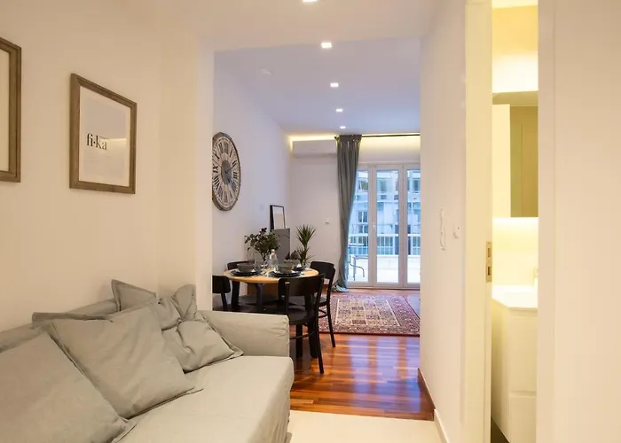 Phaedrus Living: City Centre Luxury Flat Mavromichali