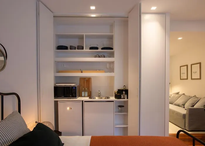 Phaedrus Living: City Centre Luxury Flat Mavromichali