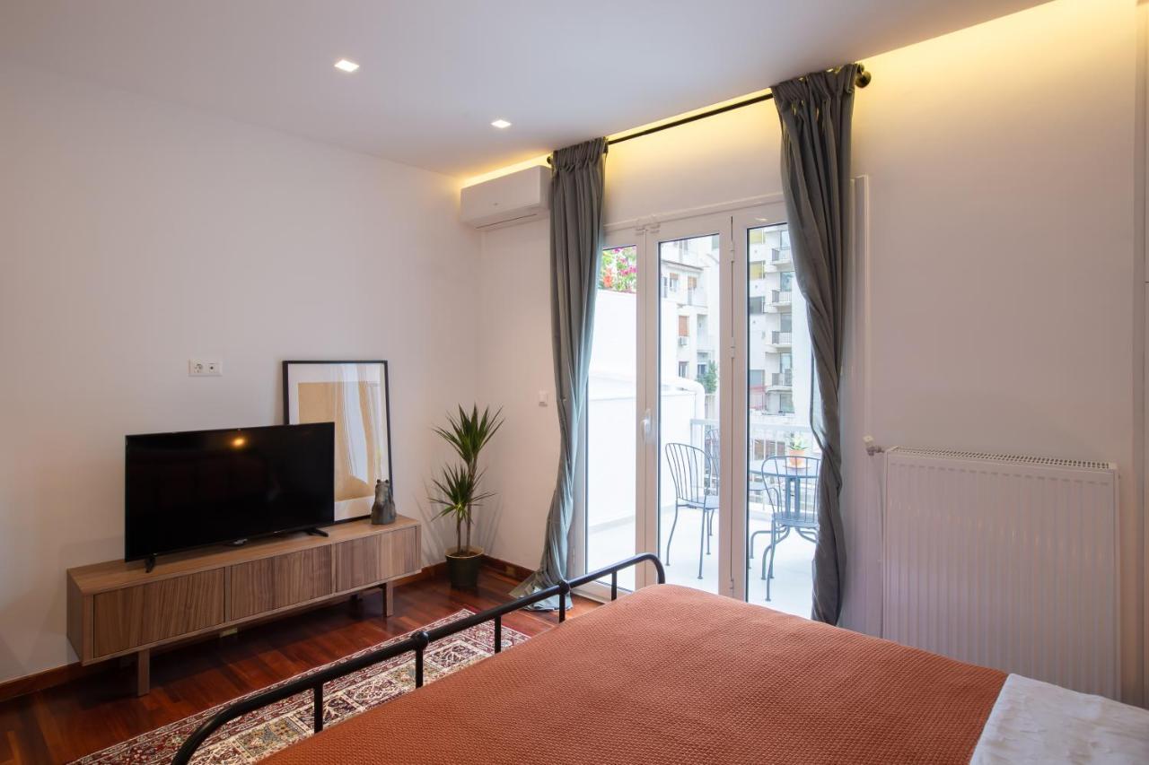 Phaedrus Living: Centre Luxury Flat Mavromichali